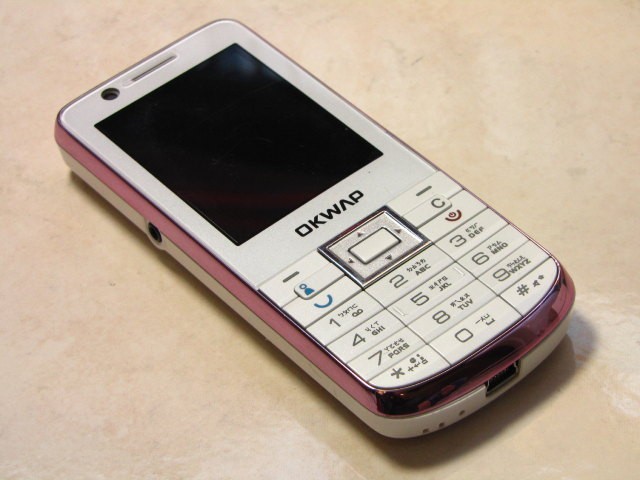 英華達(dá)A700手機(jī)產(chǎn)品圖片賞析 經(jīng)典設(shè)計(jì)與工藝之美